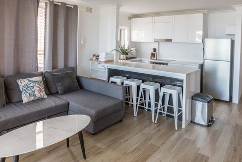 Manly Beachfront Apartment - Go Out 3