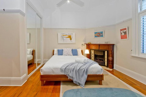 Manly Beachside 2 Bedroom House - Go Out 1