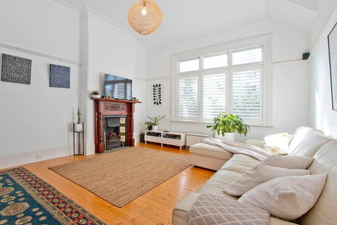 Manly Beachside 2 Bedroom House - Go Out 2