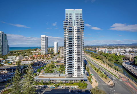 Mantra Broadbeach On The Park - Pubs and Clubs 1