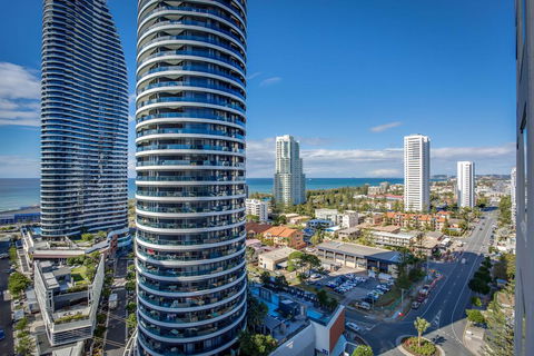 Mantra Broadbeach On The Park - Pubs and Clubs 2