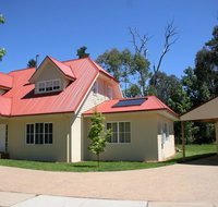 Maple House - The ideal retreat for family and friends. - Pubs and Clubs