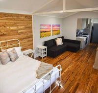 Mar Q Apartment - Pubs and Clubs
