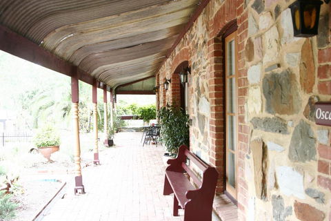 Marananga Cottages - Pubs and Clubs 1