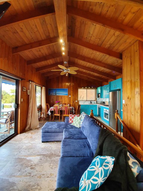 Marazul Paradise Beach House- Panoramic Ocean Views - Pubs and Clubs 3