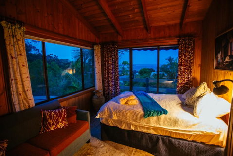 Marazul Paradise Beach House- Panoramic Ocean Views - Pubs and Clubs 1