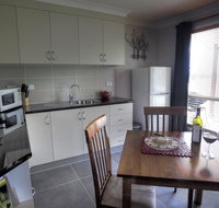 Maric Park Cottages - Pubs and Clubs