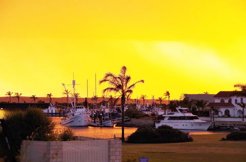 Marina Park View - Pubs and Clubs 0