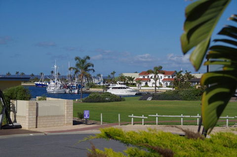 Marina Park View - Pubs and Clubs 2