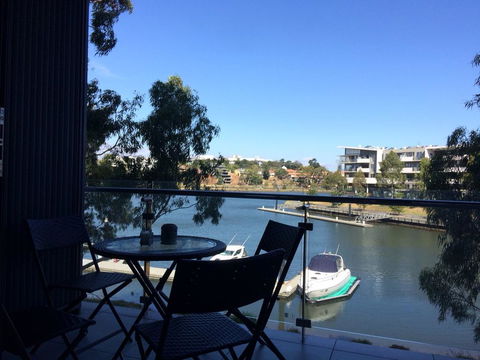 Marina View Apartment On The Maribyrnong River, Melbourne - Pubs and Clubs 0