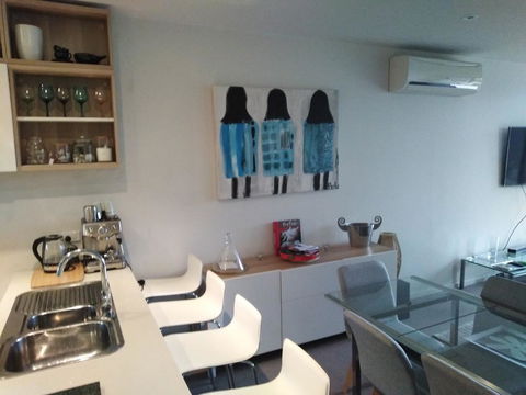 Marina View Apartment On The Maribyrnong River, Melbourne - Pubs and Clubs 2