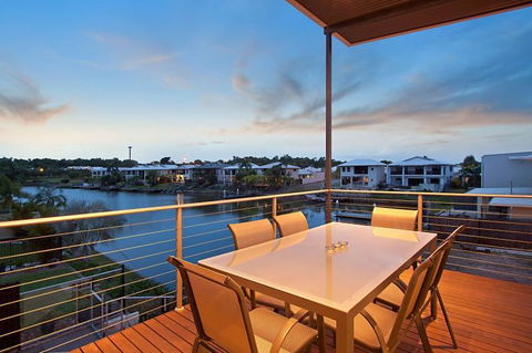 Marina Views Townhouse - Pubs and Clubs 1