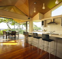 Marrinan's Lookout - Pubs and Clubs