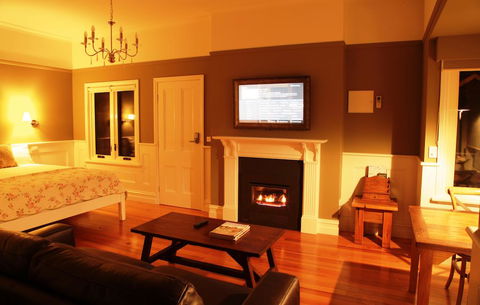 Marysville Garden Cottages - Pubs and Clubs 1