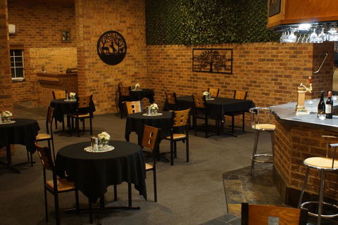 MAS Country Colonial Motor Inn - Pubs and Clubs 3