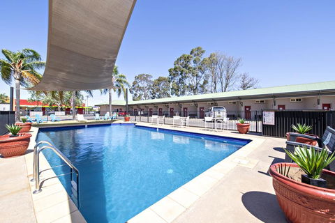 Matilda Motor Inn - Pubs and Clubs 0