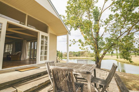 Mayfield Vineyard - Pubs and Clubs 2