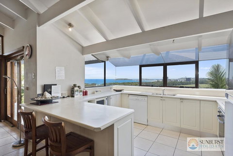 Mcauleys Beach House - Go Out 3