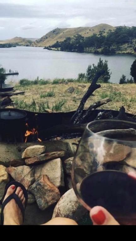 Meadowbank Retreat - Pubs and Clubs 2