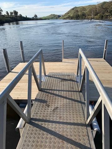 Meadowbank Retreat - Pubs and Clubs 0