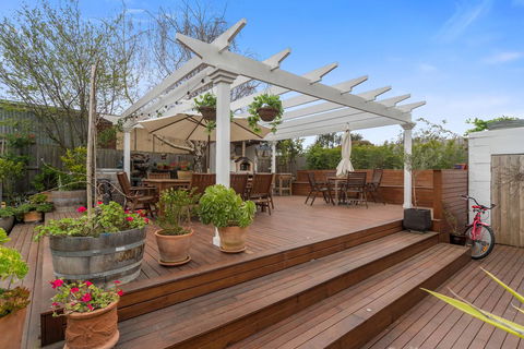 Mediterranean Serenity - Pubs and Clubs 0