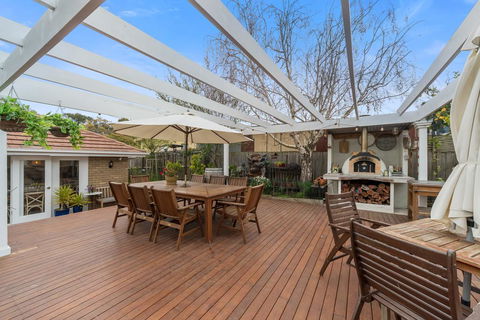 Mediterranean Serenity - Pubs and Clubs 3