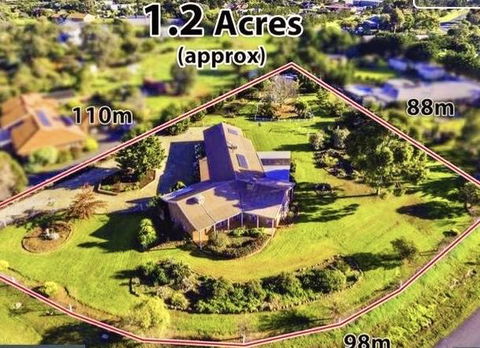 Melbourne Garden Bed And Breakfast - Pubs and Clubs 1