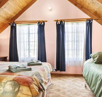 Meredith House  Apartments Strahan - Go Out