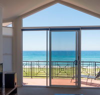 Meridian Beachside Apartments - Pubs and Clubs