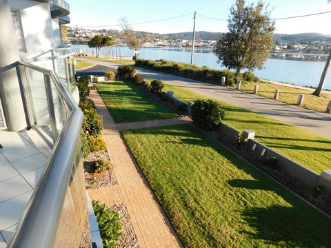 Merimbula Lake Apartments - Pubs and Clubs 3