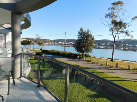 Merimbula Lake Apartments - Pubs and Clubs 1