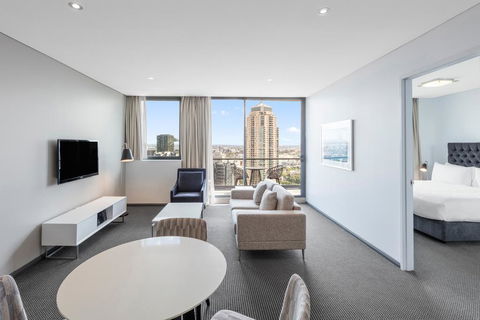 Meriton Suites Campbell Street - Pubs and Clubs 0