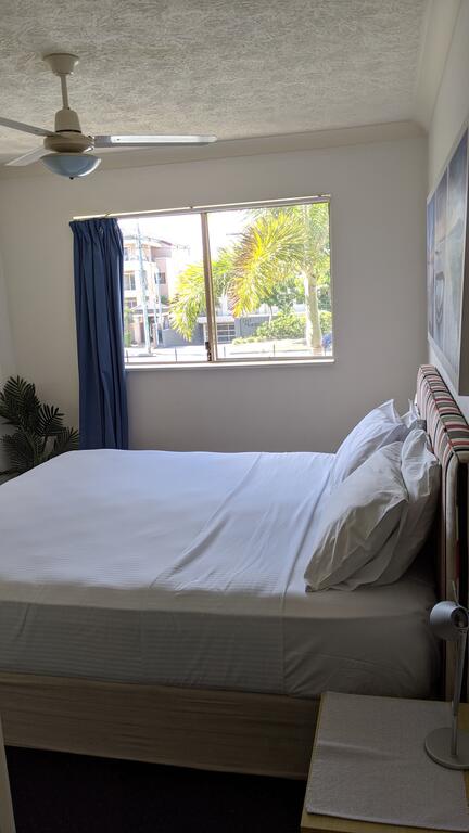 Mermaid Beach Apartment - Pubs and Clubs 1