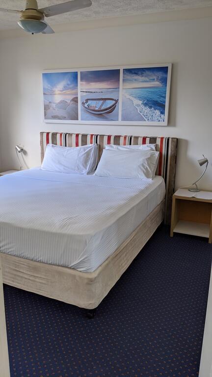 Mermaid Beach Apartment - Pubs and Clubs 0