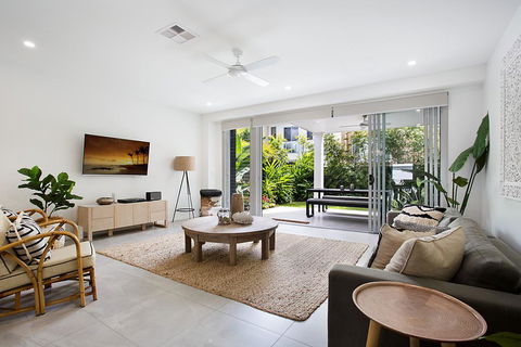 Mermaid Beach Break - Pubs and Clubs 2