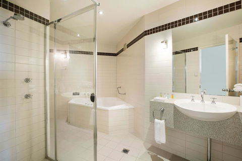 Mermaid Waters Hotel By Nightcap Plus - Pubs and Clubs 3