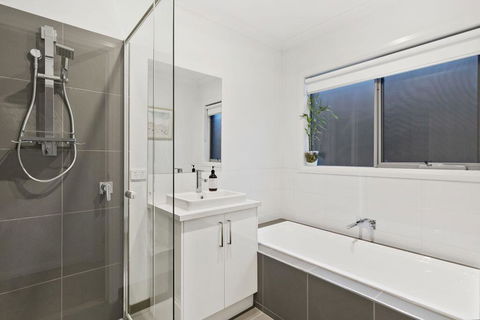 Merrijig Haven 78 - Pubs and Clubs 1