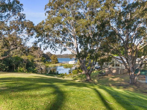 Metung Villa 17 At McMillans - Pubs and Clubs 3