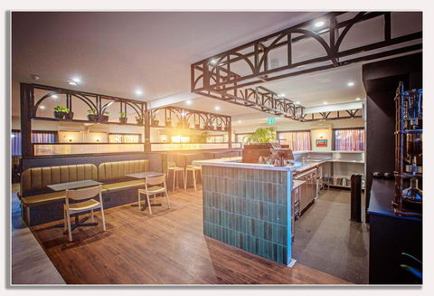 Mia Mia House In The Desert - Pubs and Clubs 1