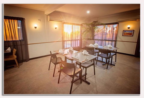 Mia Mia House In The Desert - Pubs and Clubs 3