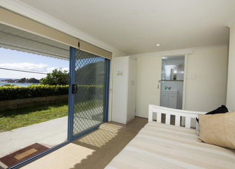 Mick's Apartment - Seal Rocks Beachfront - Pubs and Clubs 2