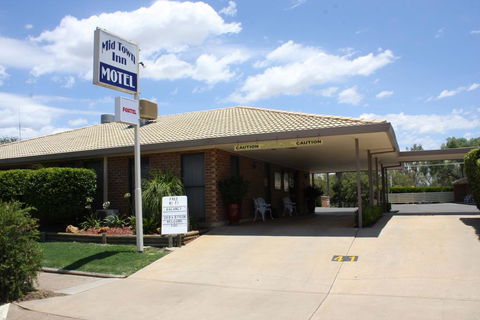 Mid Town Inn Narrabri - Go Out 1