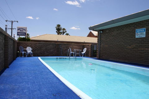 Mid Town Inn Narrabri - Go Out 0