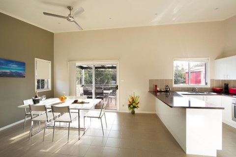 Middle Rock Holiday Resort - Go Out 1
