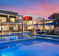Middle Rock Holiday Resort - Go Out