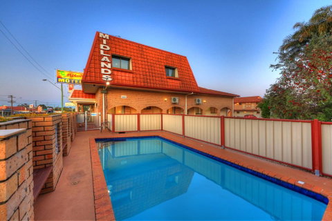 Midlands Motel - Pubs and Clubs 1