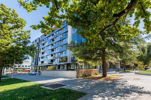 Midnight Apartments Accommodate Canberra - Go Out 2