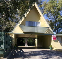 Millers Cottage Motel - Pubs and Clubs
