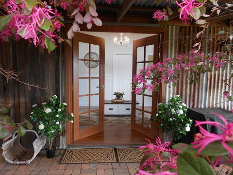 Milton Country Retreat - Pubs and Clubs 1