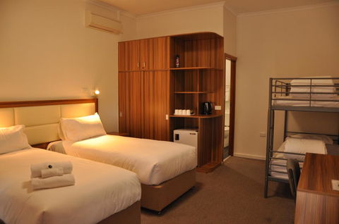 Miner's Retreat Motel - Pubs and Clubs 2